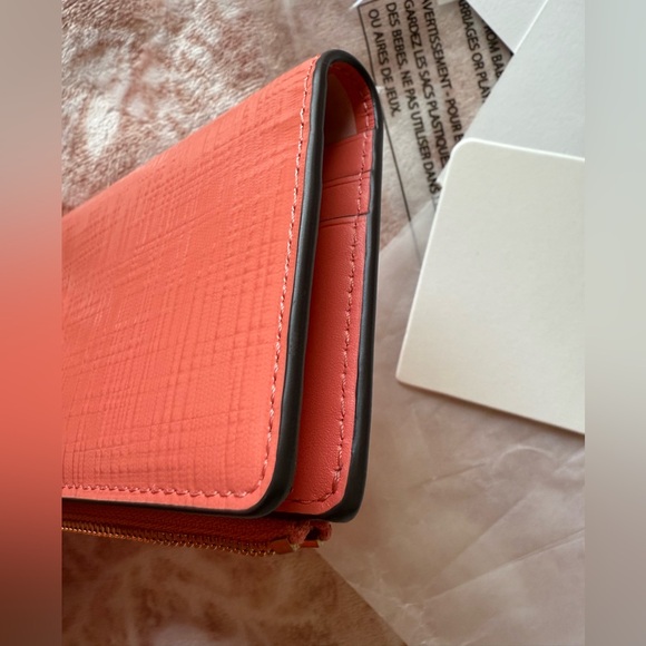 TORY BURCH Robinson Crosshatched Zip Slim Wallet || CORAL - Picture 4 of 9